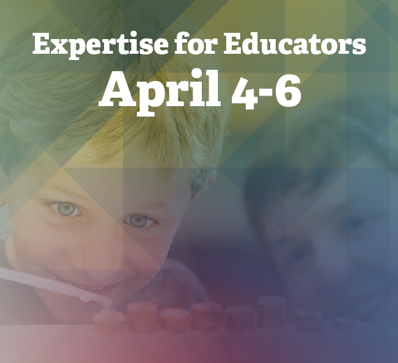 웨슬리 샌츠가 곤자가 대학 험딩슨 센터에서 국제기와 함께 학생들과 서 있다.